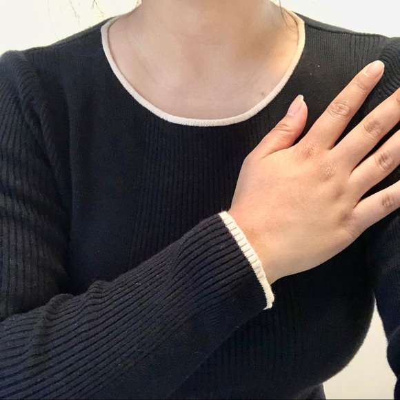 SOLD - Banana Republic - Ribbed Long-Sleeve Sweater - Picture 3 of 5